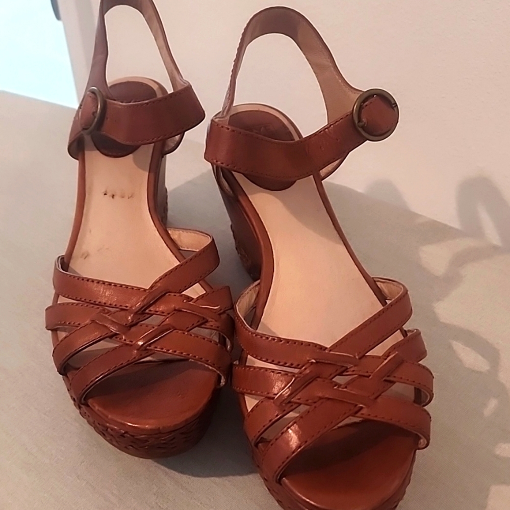 Frye wedges